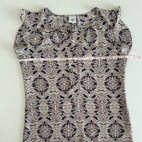 CAbi Women's Cream Blue Damask Flutter Short Sleeve Blouse Small #3074 - Picture 6 of 14